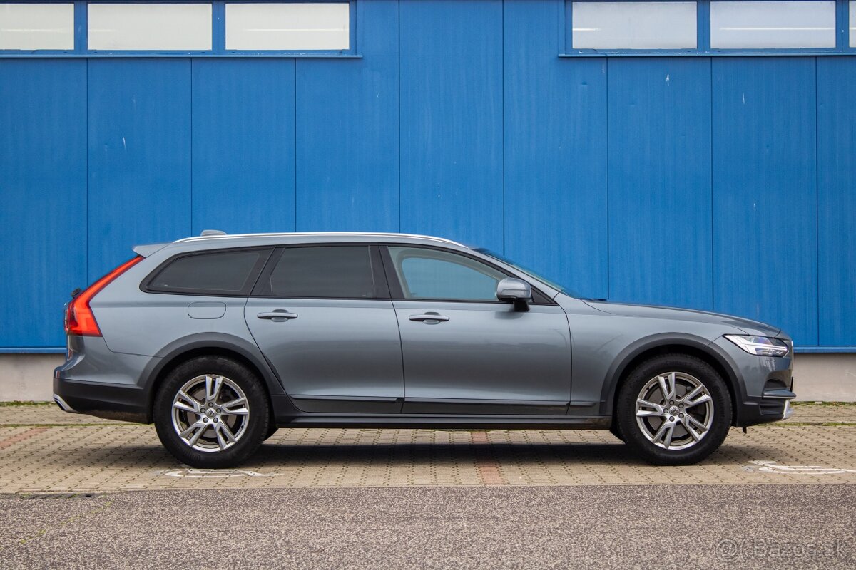 Volvo V90 D4 2.0L Momentum Cross Country - 5