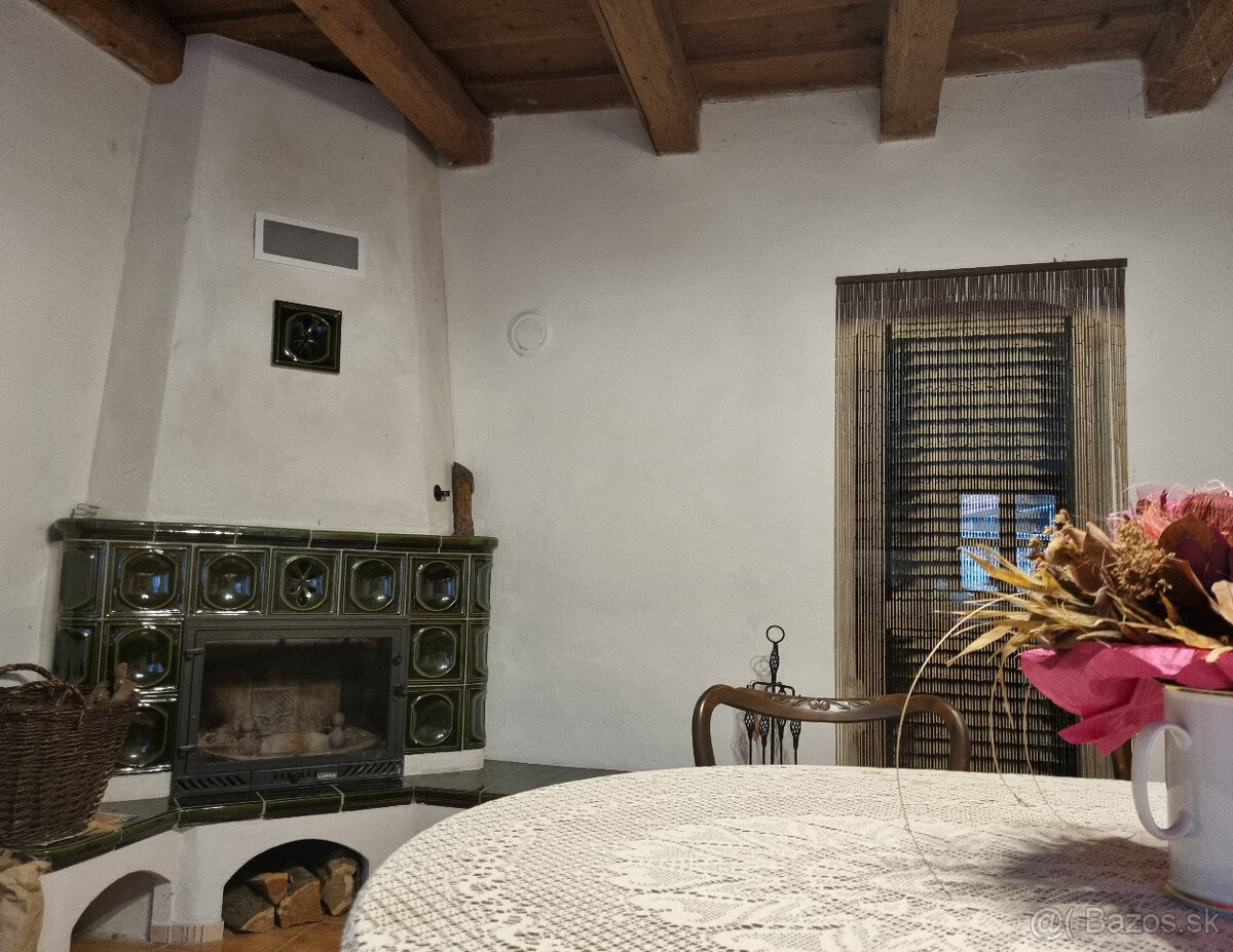 RODINNÝ a HOSŤOVSKÝ DOM,STODOLA a POZEMOK 2924m2 HRÁDOK-NMNV - 5