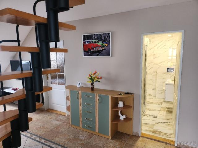 Prenájom – priestranný podkrovný byt v centre mesta - 5