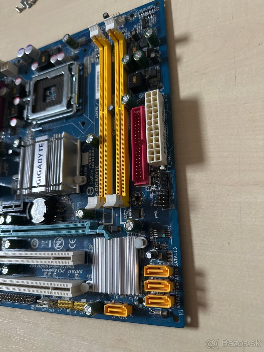 Gigabyte GA-945GCM-S2L - 5