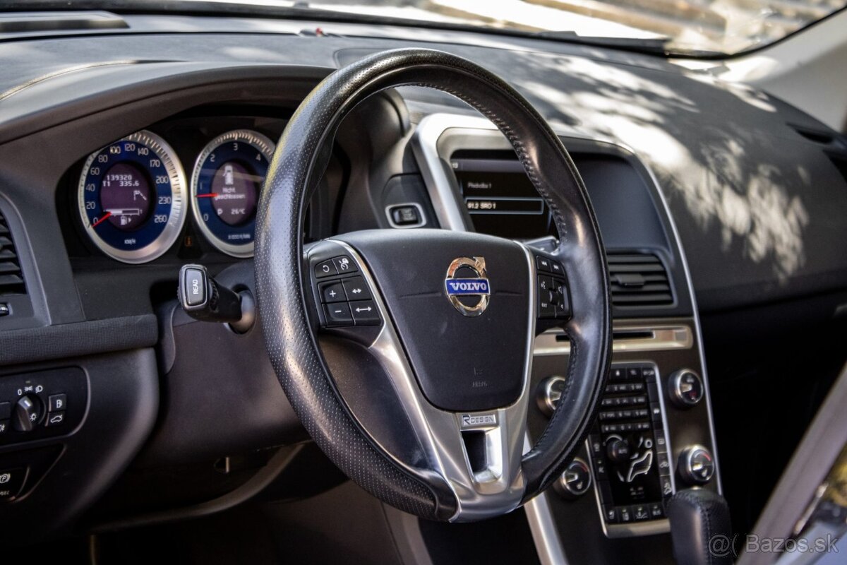 Volvo XC60 R-Design AWD - 5