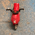 Predám odrážadlo s helmou a plastovú motorku - 5