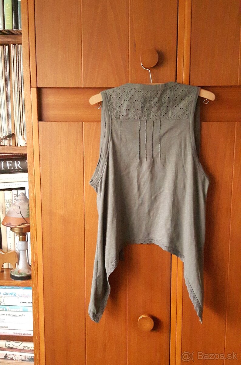 Pekná madeirová vestička - 5