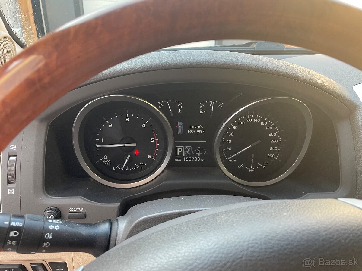 TOYOTA LAND CRUISER V8