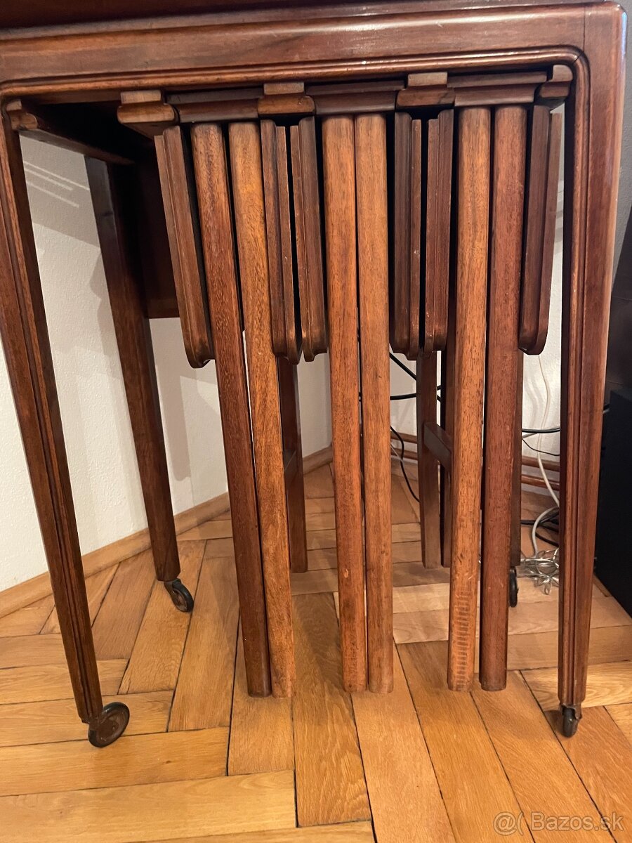 Starý skladajúci stolík a stoličky 4-skladeteľné. - 5