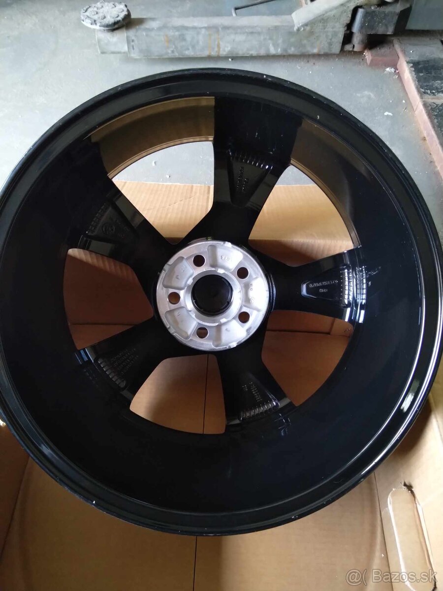 Alu ŠKODA SCALA,KAMIQ R 17 + pneu - 5