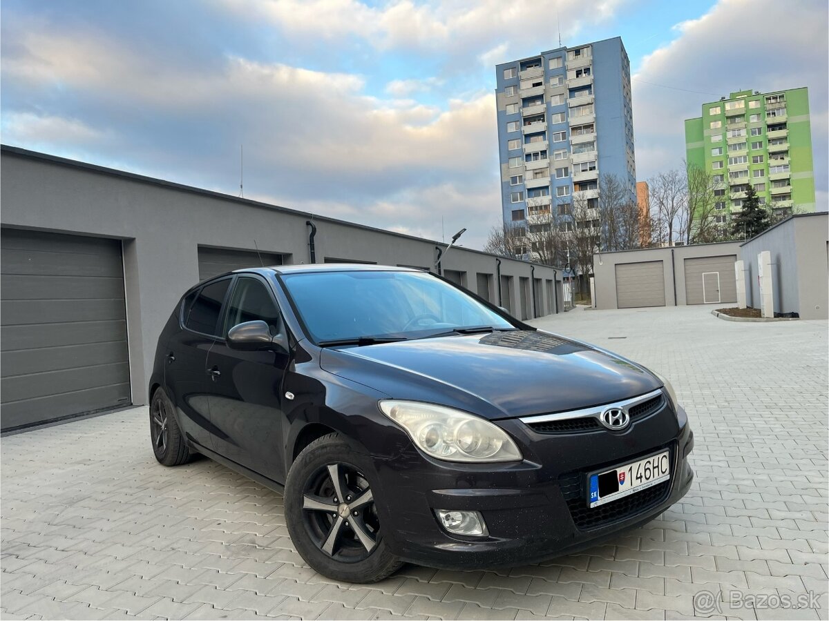 Predám Hyundai i30 1.6Crdi 85Kw R.v 2011. - 5