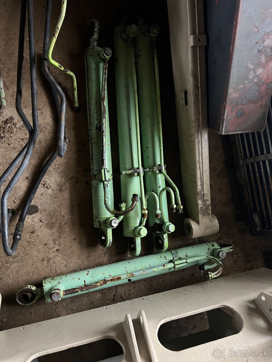 Locust 750 (unc) - 5