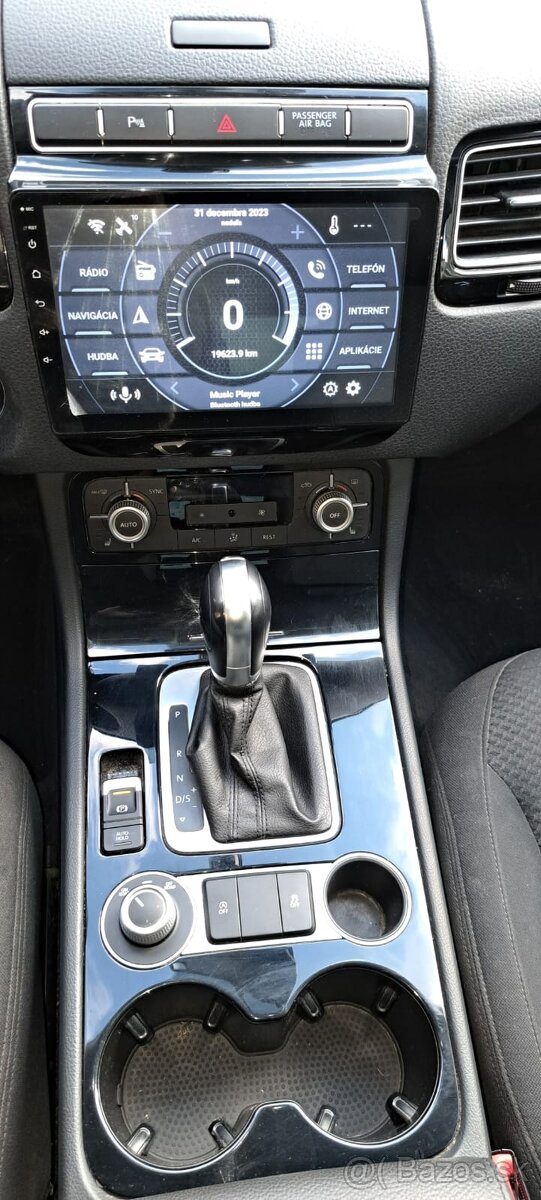 VW Touareg 3.0 TDI V6 – rok 2015, čierny elegán