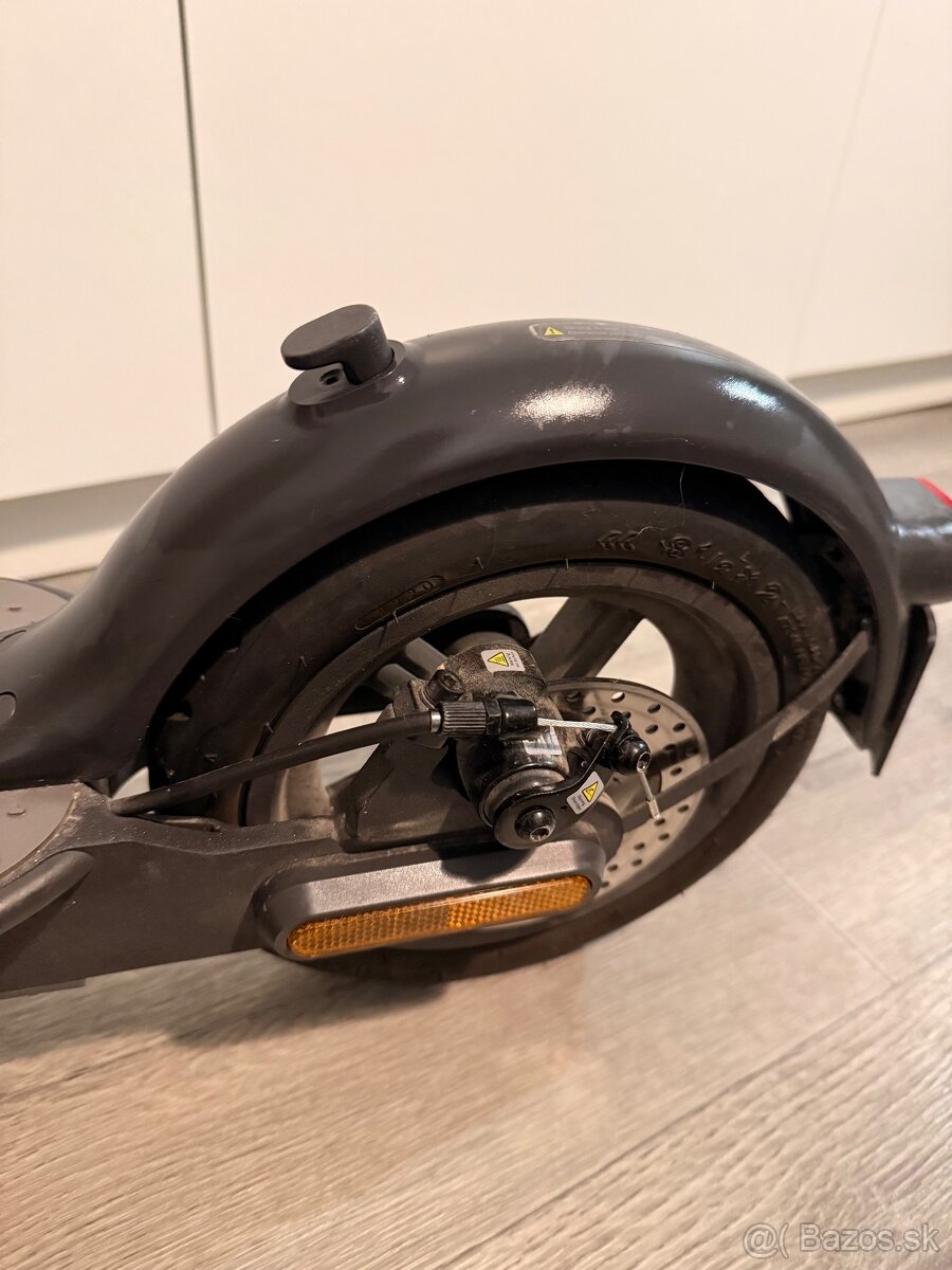 Elektrická kolobežka Xiaomi Mi Essential - 5