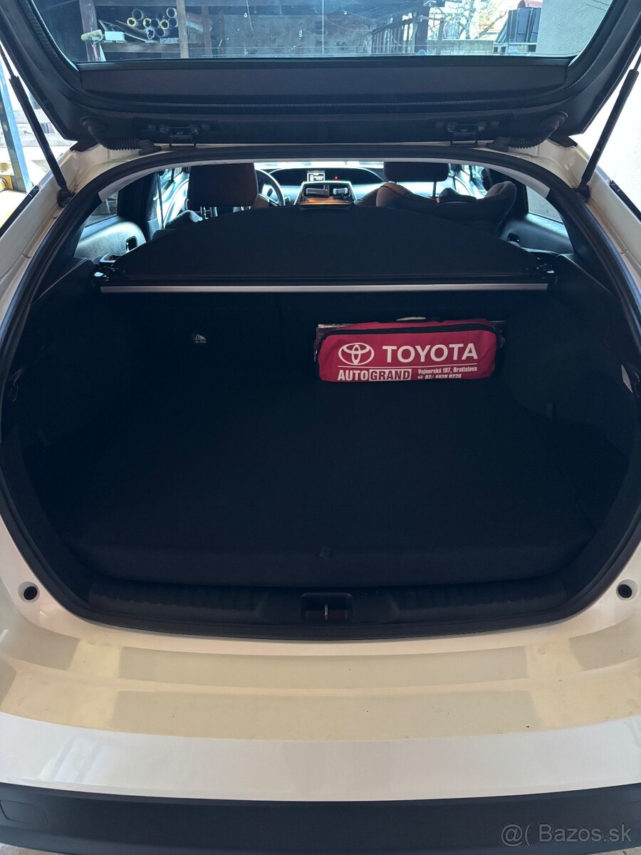 Toyota Prius PHV - 5