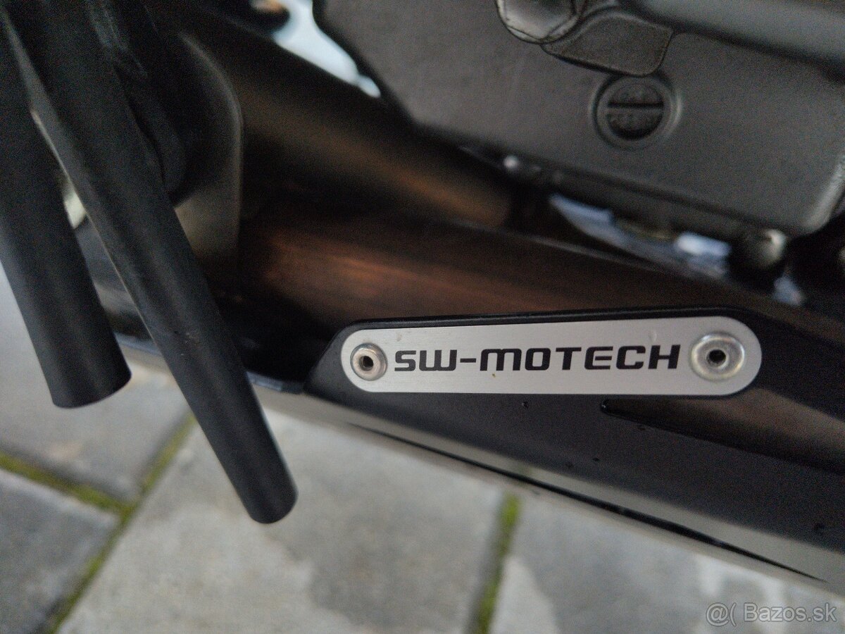 Suzuki DL650A V-Strom - 5