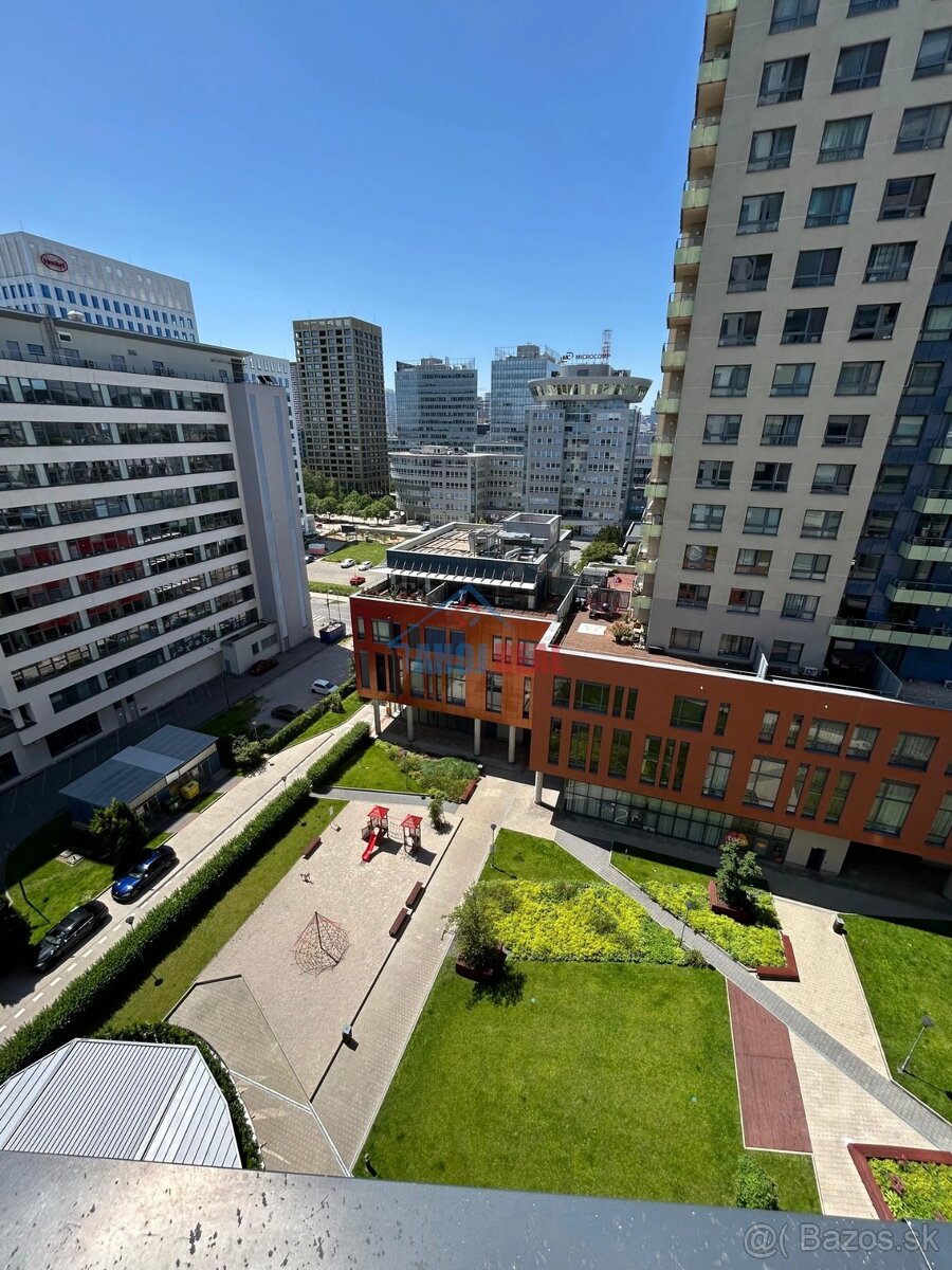 LUXUS. MODERNÝ NADŠTANDARTNÝ BYT + TERASA - 5