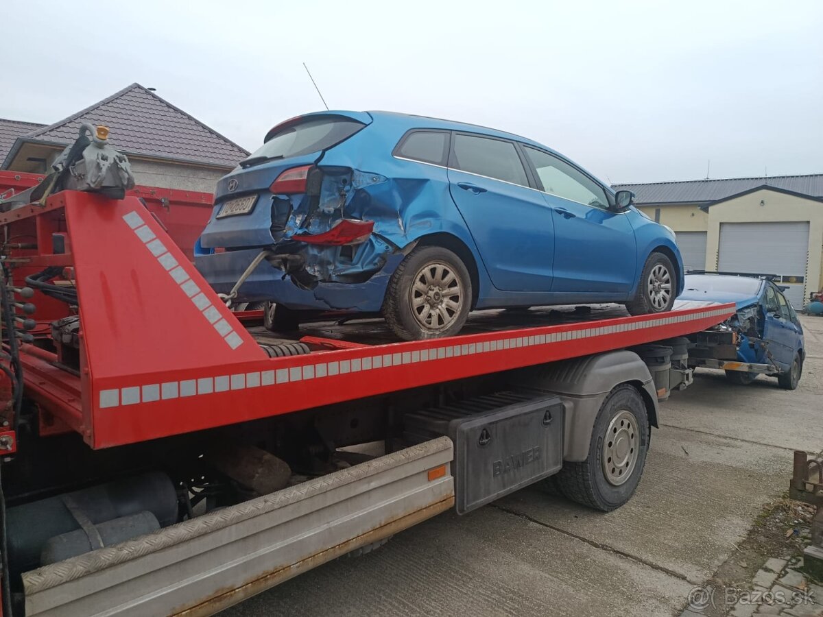 Hyundai i30 1.6 CRDi, 2016, manuál, havarované - 5