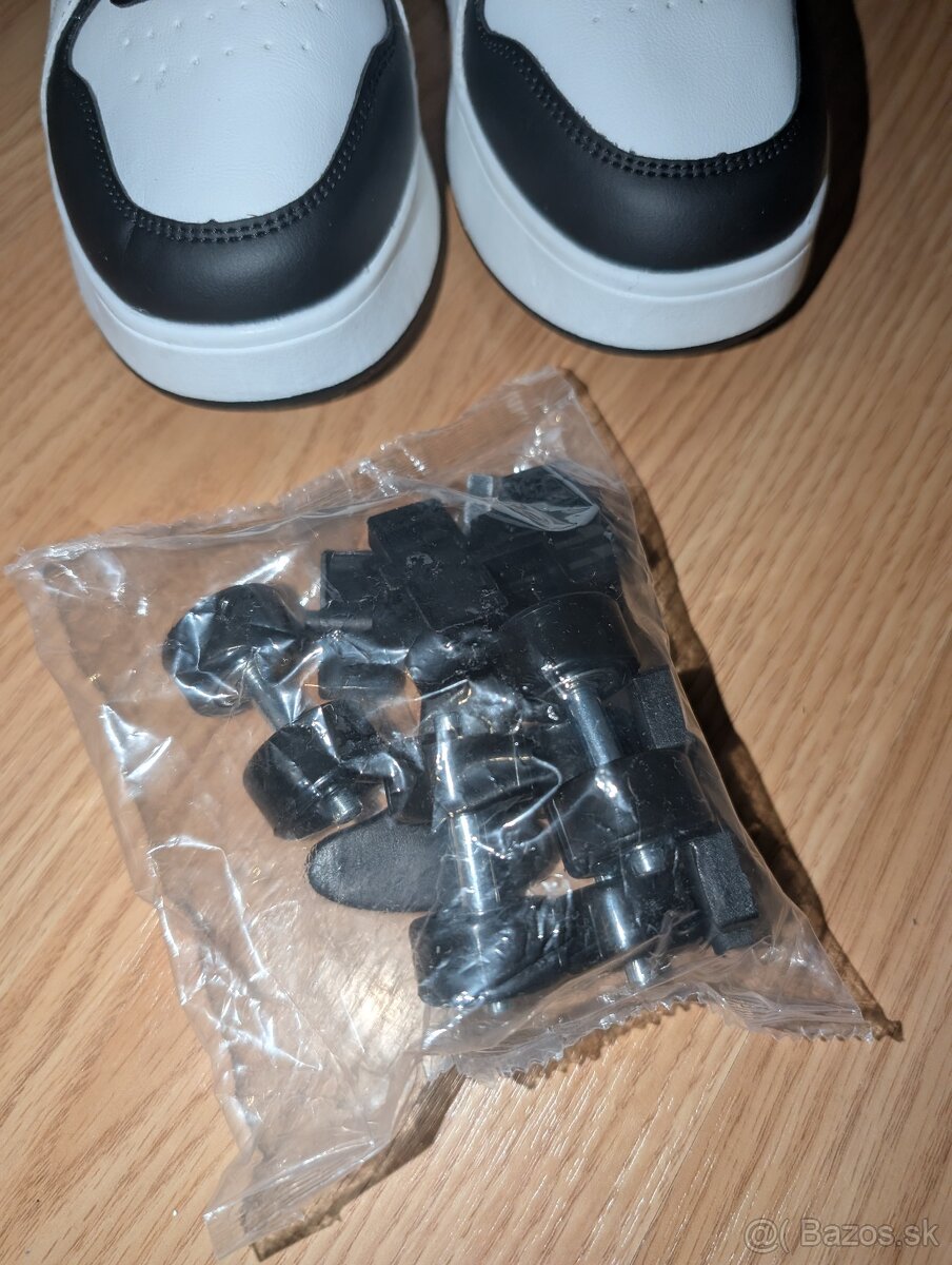 Tenisky meniace sa na korčule - 5