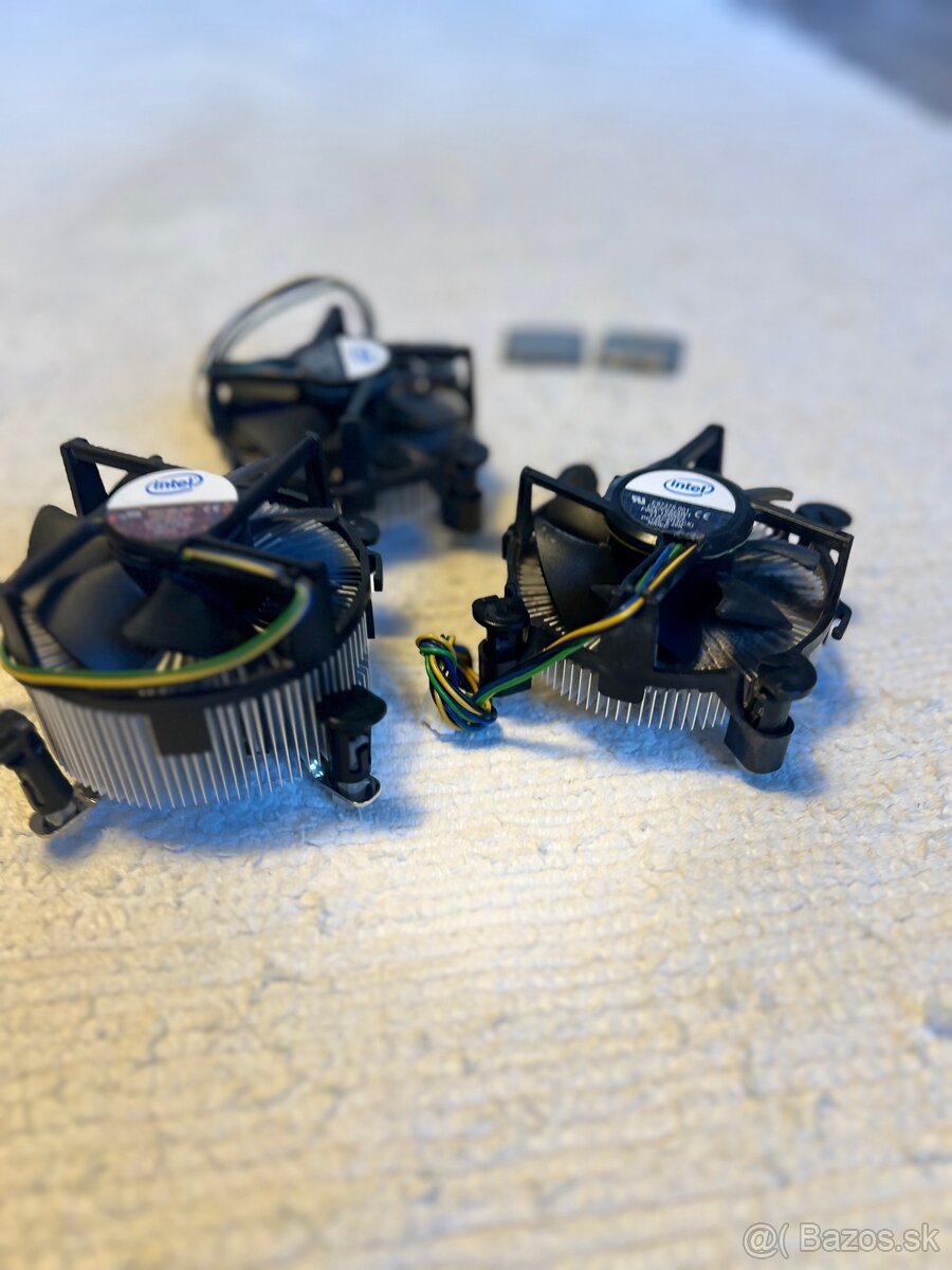 3 ks procesorov Intel pre socket LGA775 + chladiče - 5