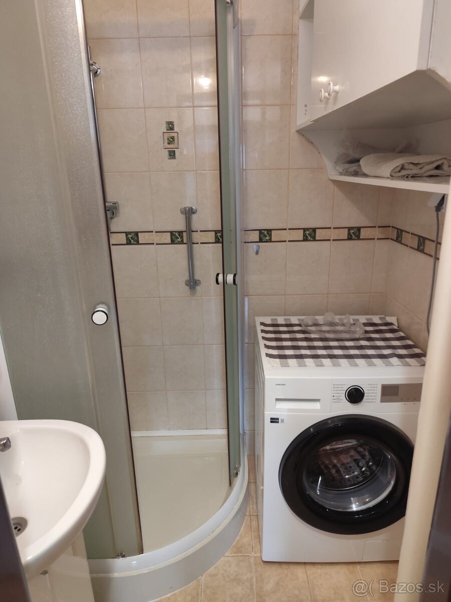 Krásny prerobený 2 izbový byt na prenájom - CENTRUM - 5