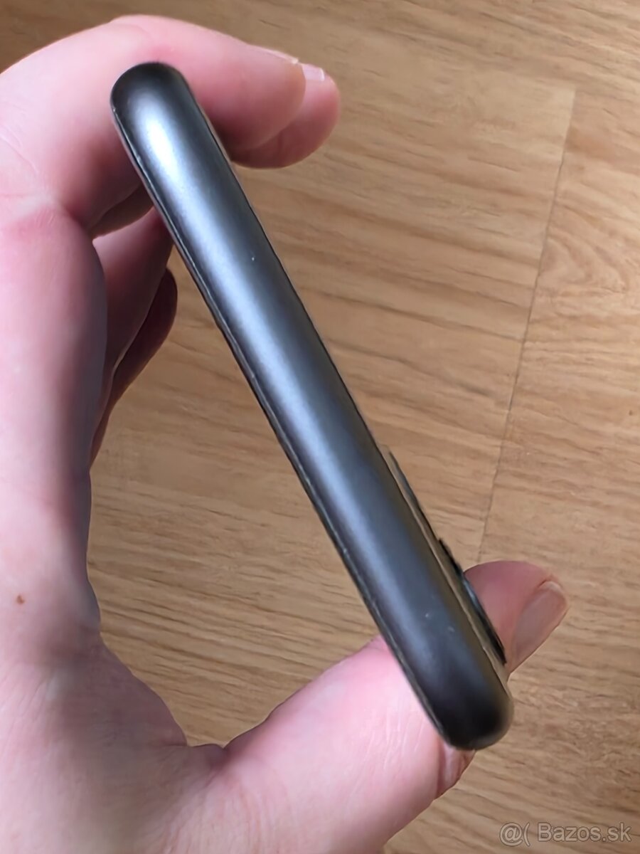 Apple iPhone 11 64 GB black + silikónový obal - 5