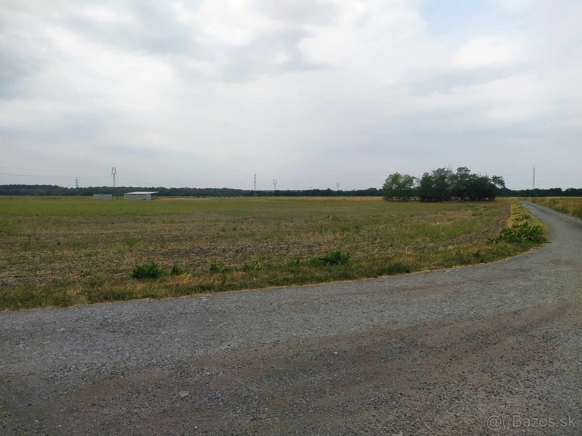 Predám nádherný pozemok pri Ortovom mlyne v obci Láb. - 5