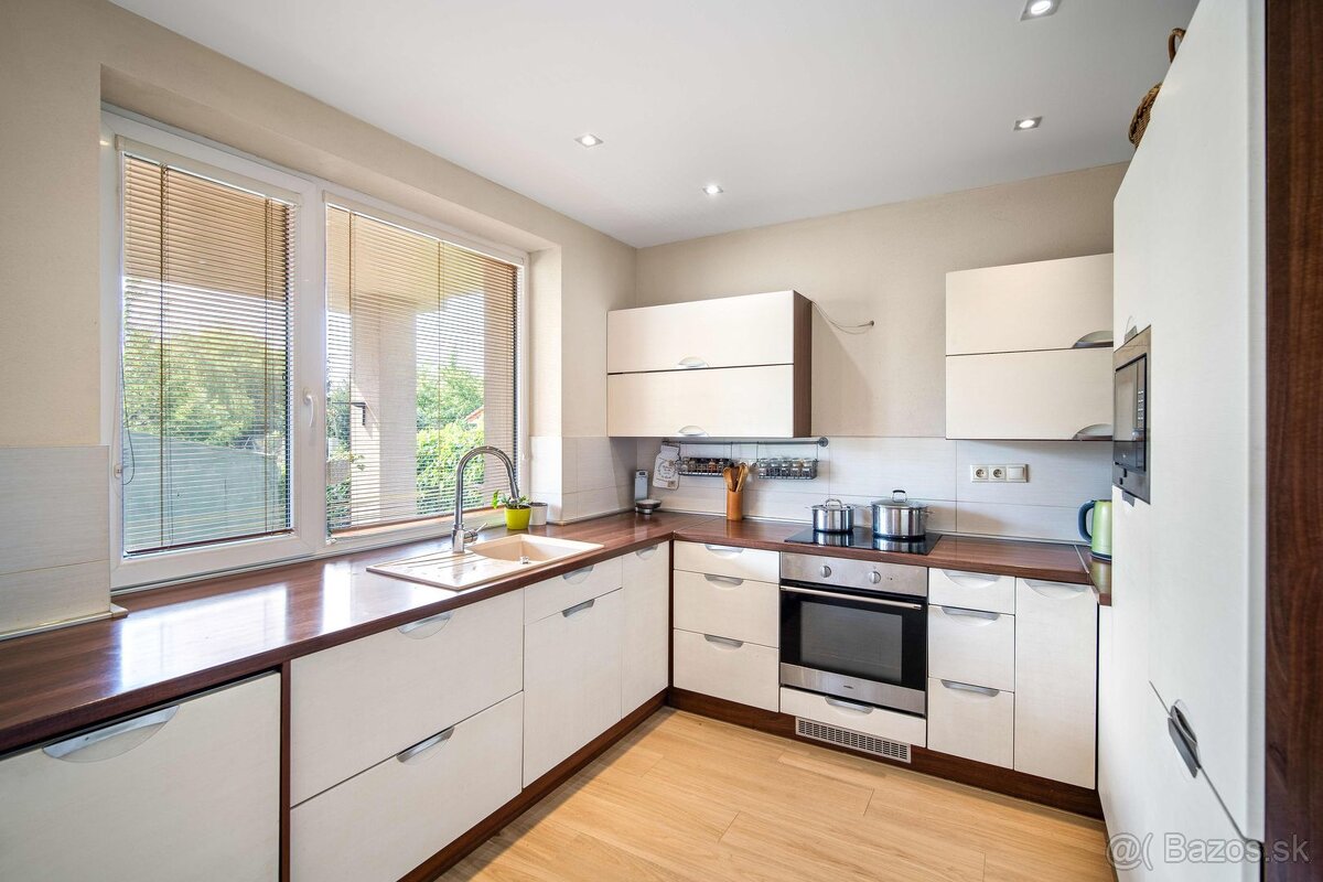 Moderný 6-izbový rodinný dom s veľkou záhradou, altánkom a b - 5