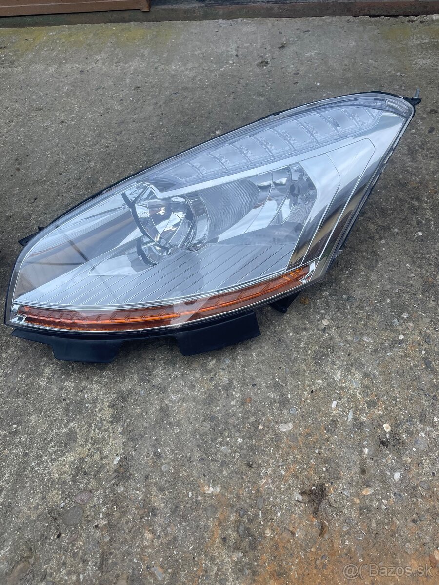 Citroen C4 Picasso predné svetlomety - 5
