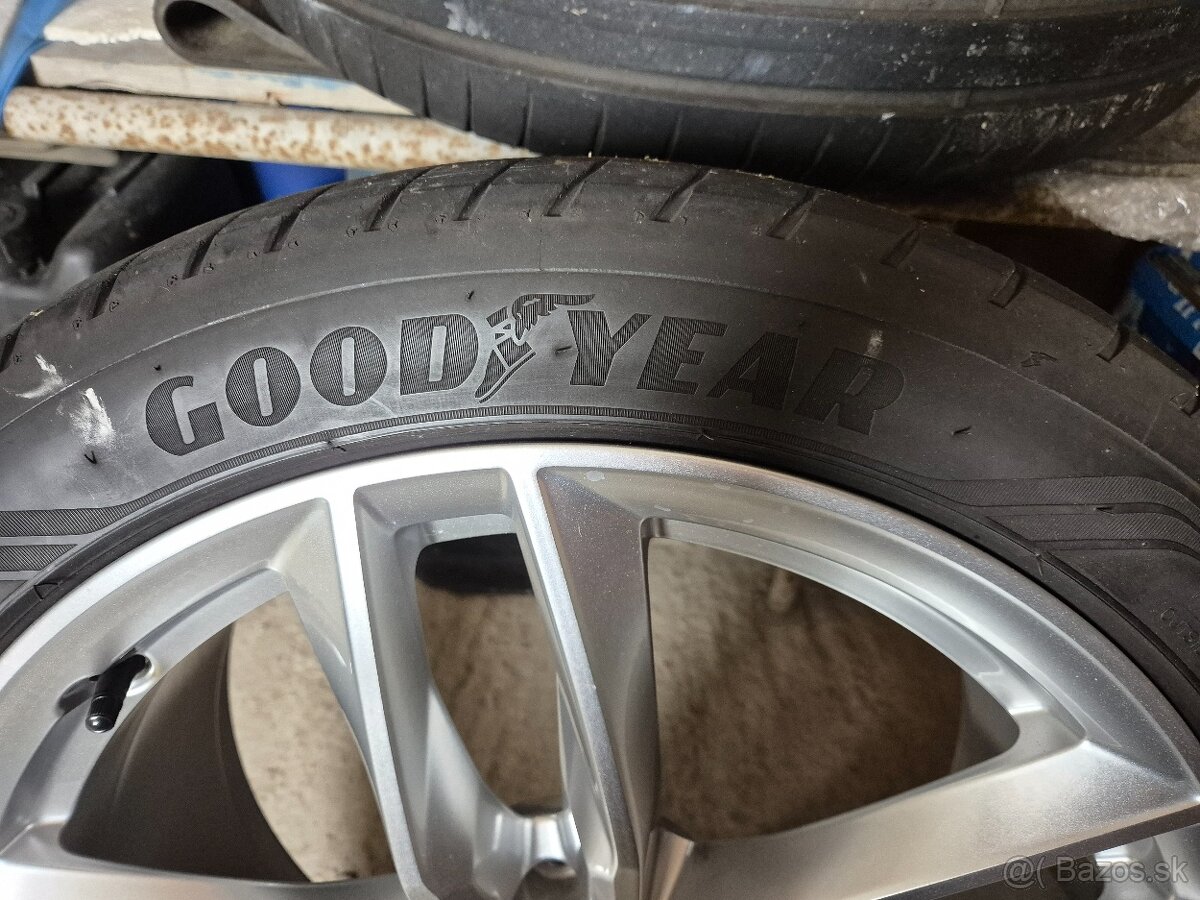 LETNE GOODYEAR R20 265 40 - 5