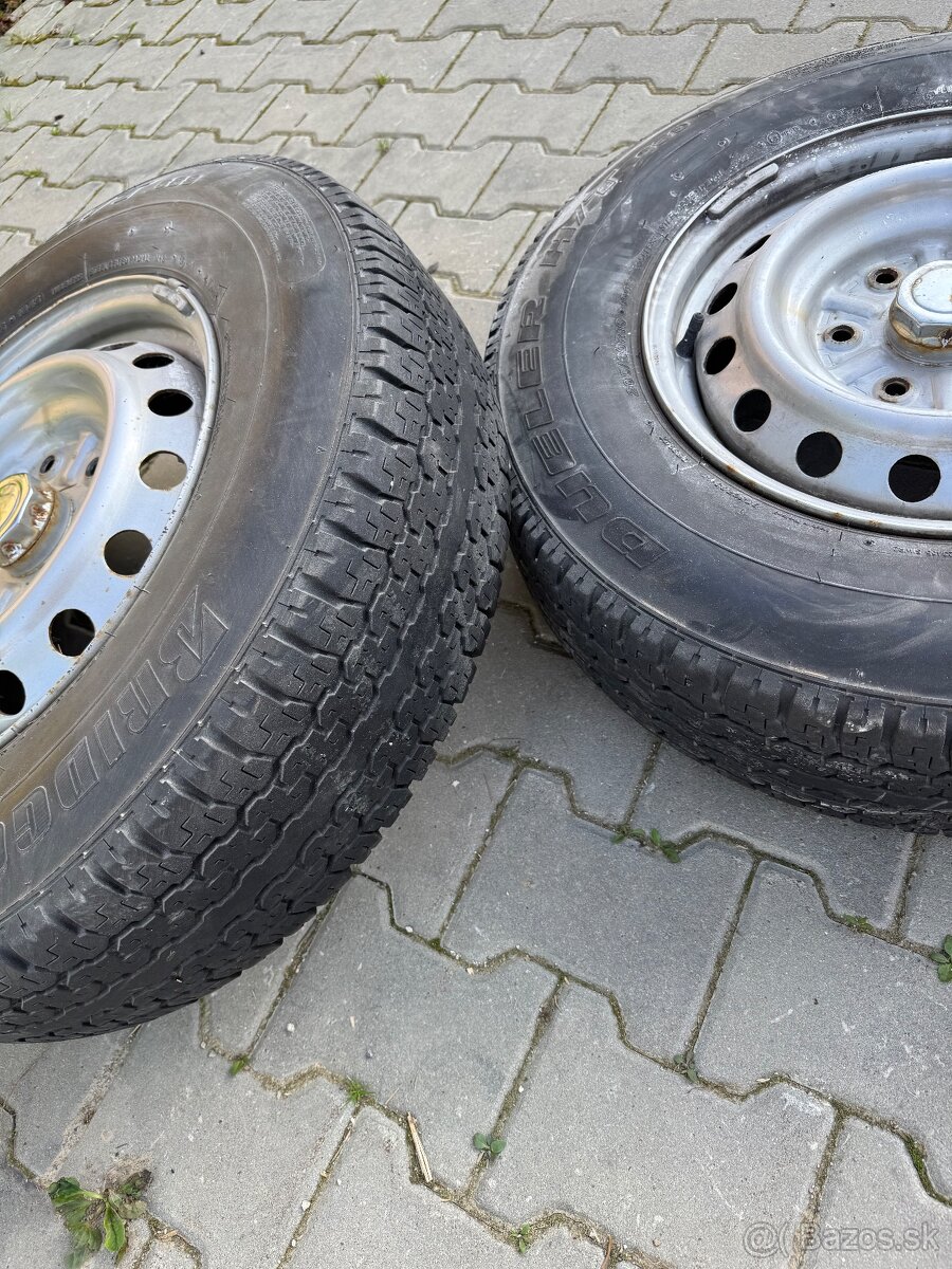 Predám disky Mitsubishi L200 + pneumatiky Bridgestone