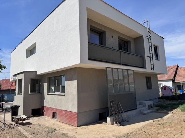 ZNÍŽENÁ CENA -Predáme dom-4 bytové jednotky v obci Jasová - 5