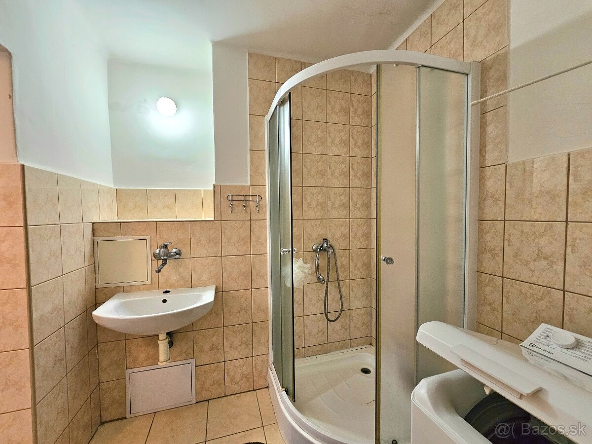 Prenájom 2 izb.byt Levice, ul. Ľ.Štúra - 5