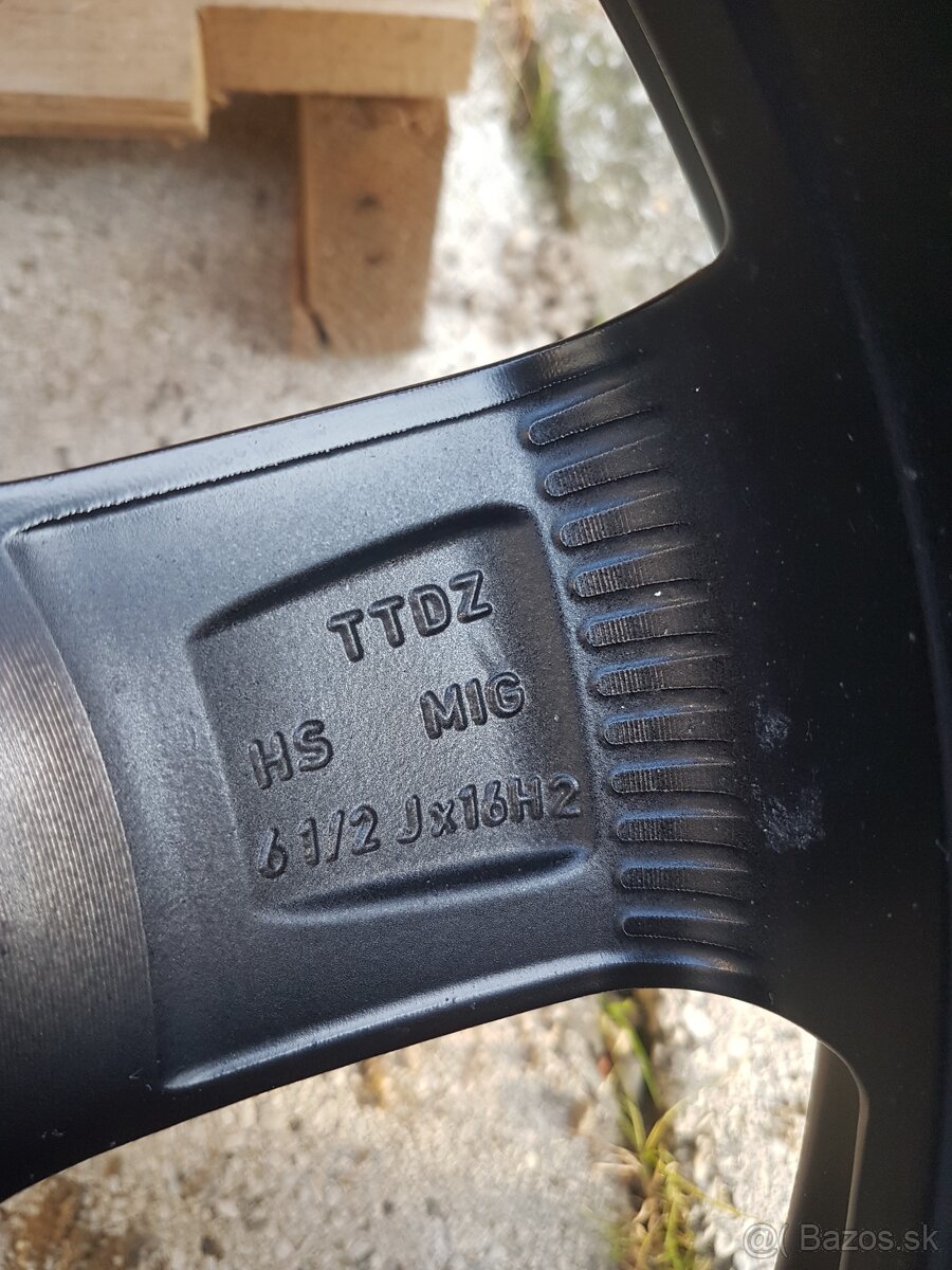 Renault Captur I. 16" Dezent čierne + Nokian zimné - 5