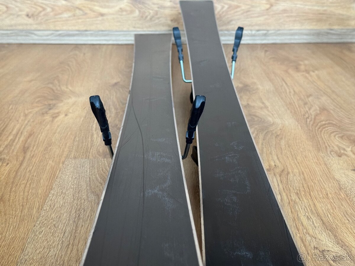 Predám lyže Blizzard Spirit 3 151cm s lyžiarkami a prilbou - 5