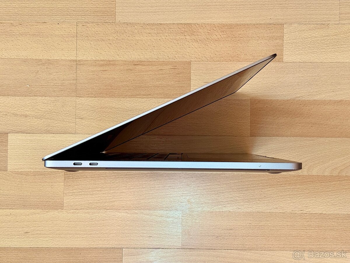 MacBook Pro 16" i7-2.6GHz/16GB/512GB, Výdrž batérie 6 hod. - 5