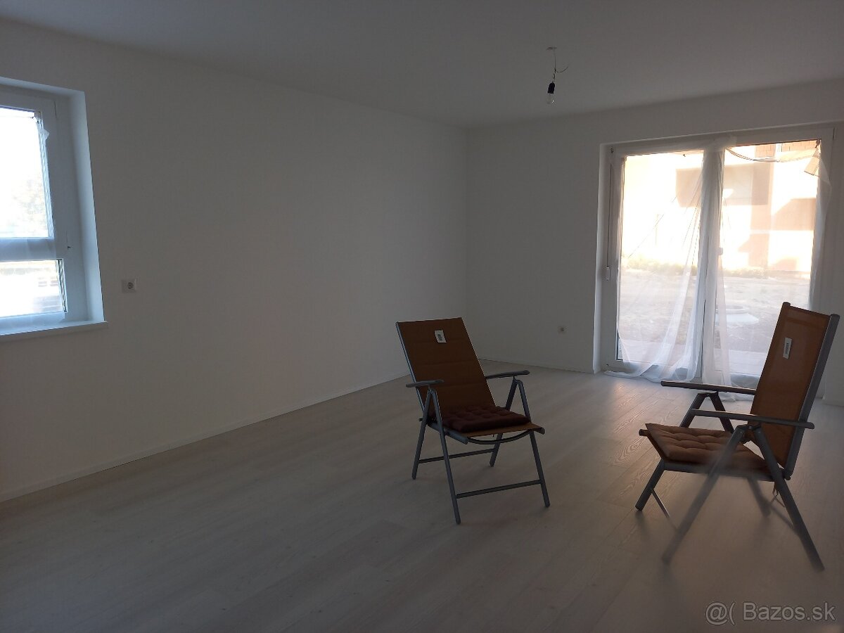 Predám byt 62m2; záhrada 53m2,parkov.miesto, RAJKA Maďarsko - 5