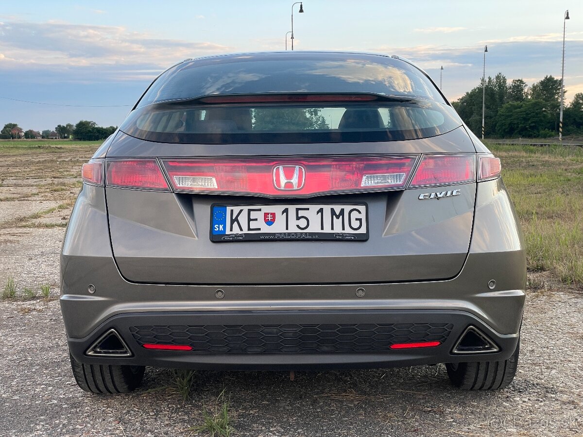 Honda Civic 1.8 VTEC, r. 2008, automat - 5