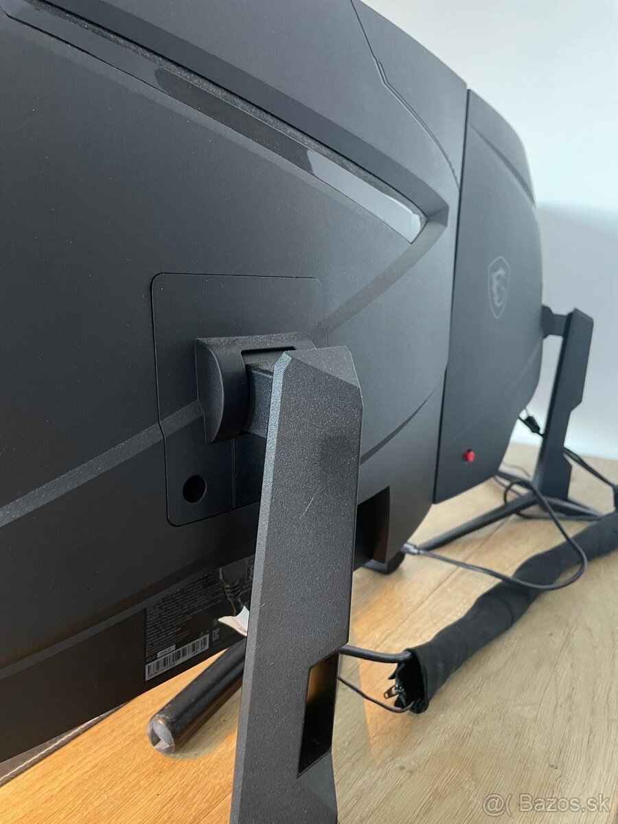 Predam monitor MSI Curved 27 - 5