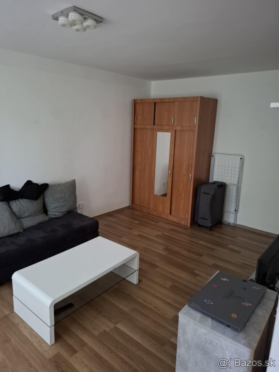 Prenájom 2,5 izbový byt na Slnečnej ul. v Banskej Bystrici. - 5