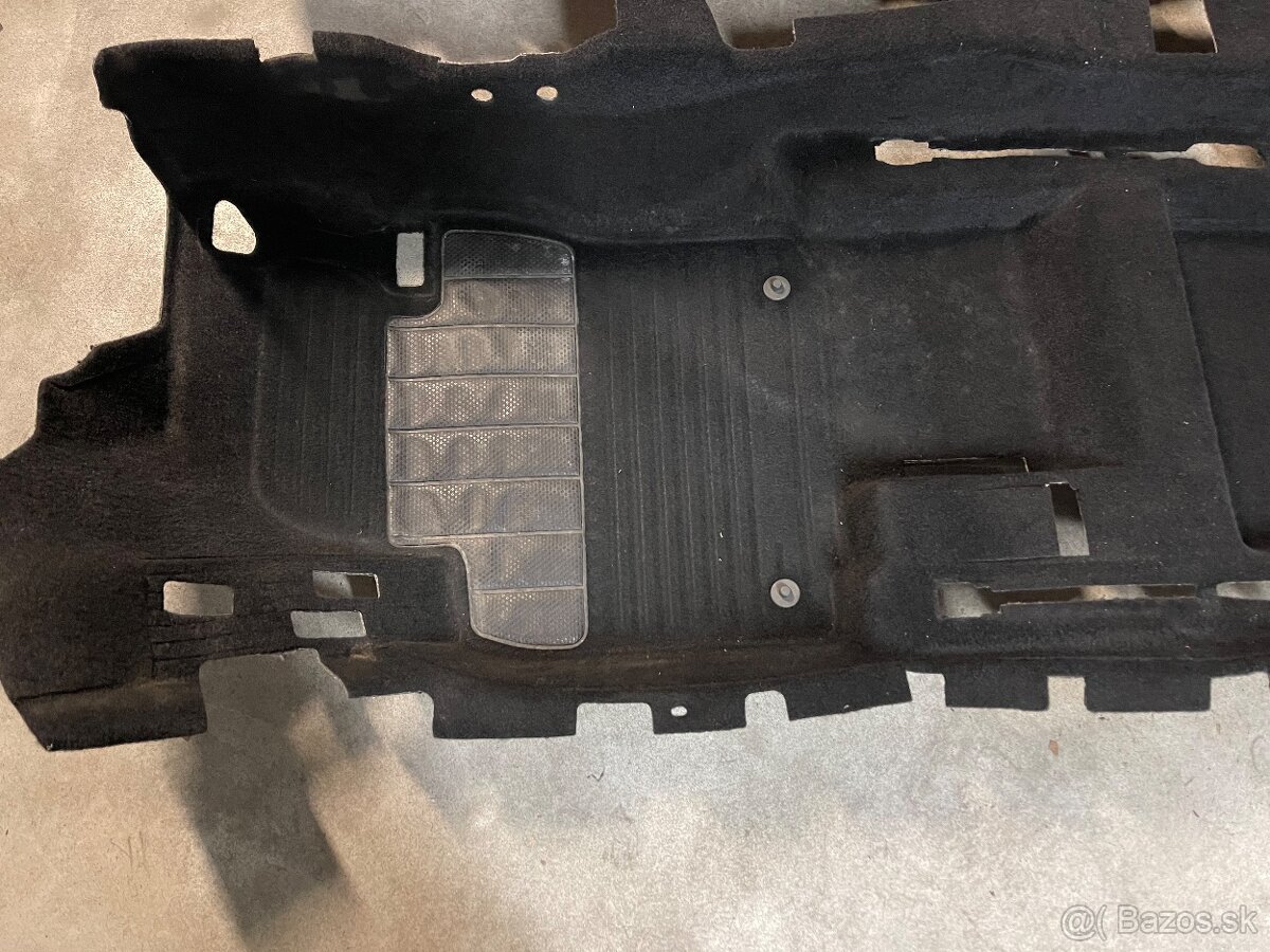 skoda octavia 2 DSG cierny koberec neposkodeny facelift - 5
