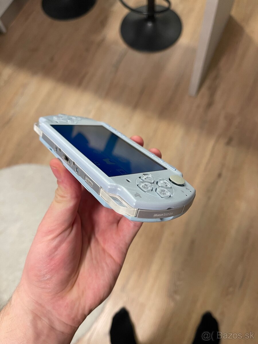 PSP 2000 Felicia Blue - 5