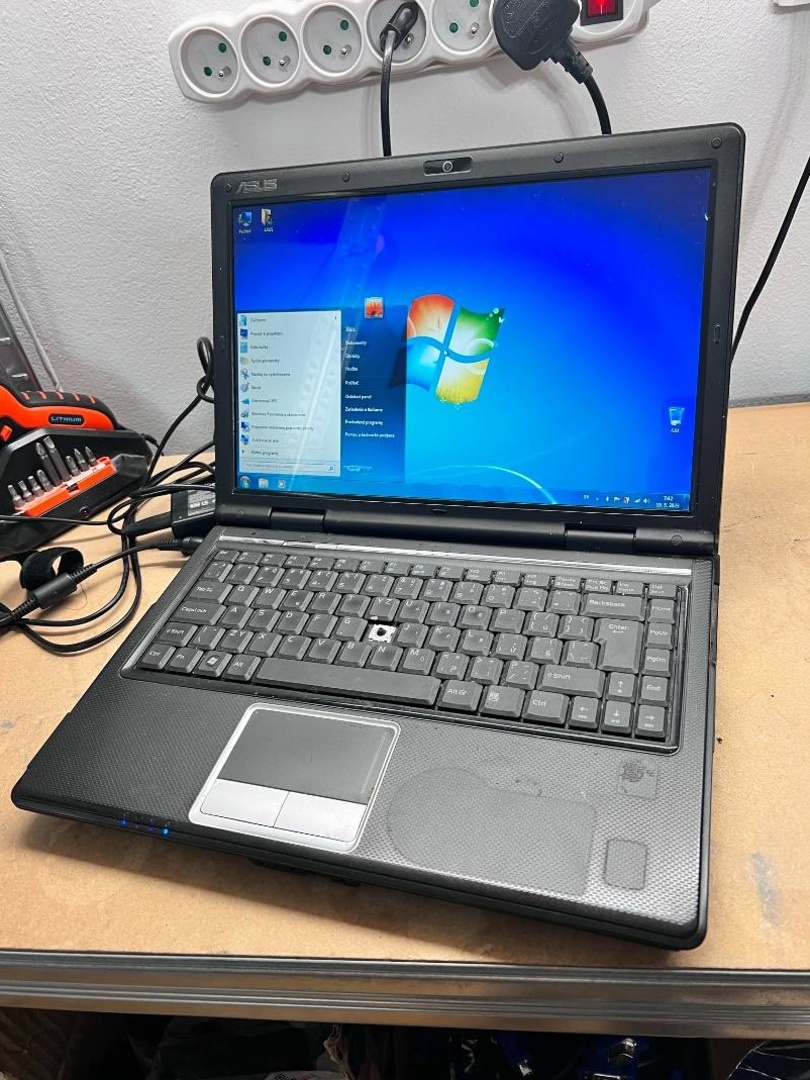 Predám notebook Asus Intel Core2Duo 2x2,00GHz.3gb ram.160gbH - 5