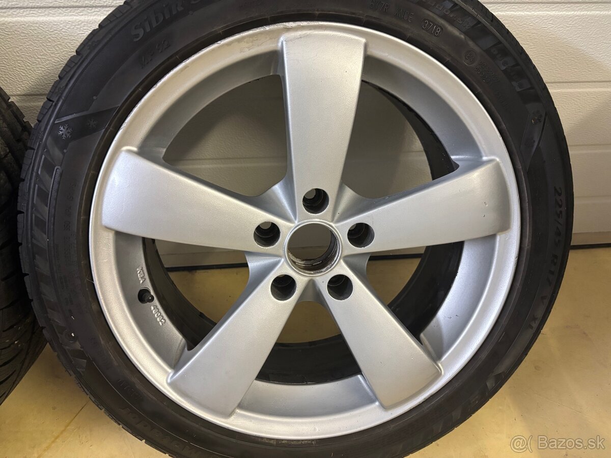 5x112 225/45R17 - 5