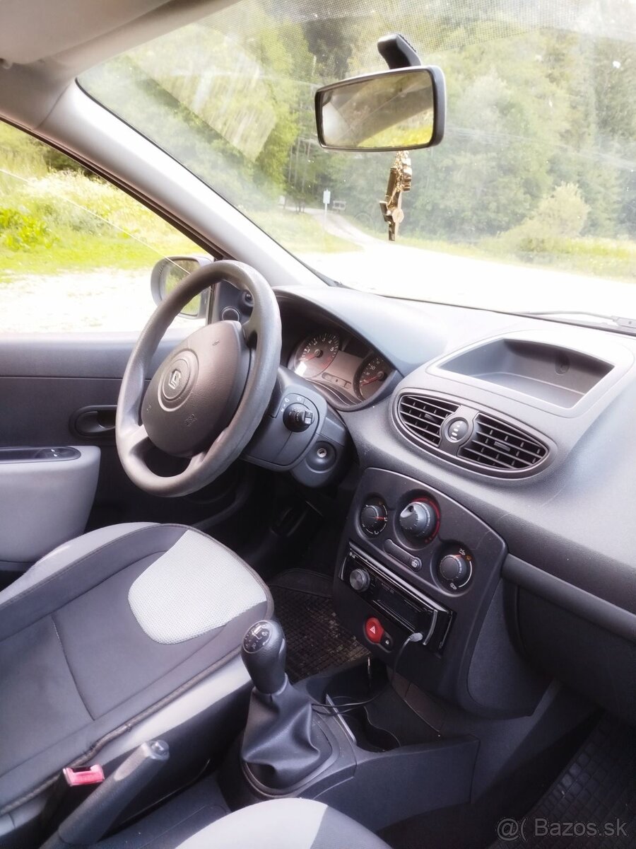 Renault clio - 5