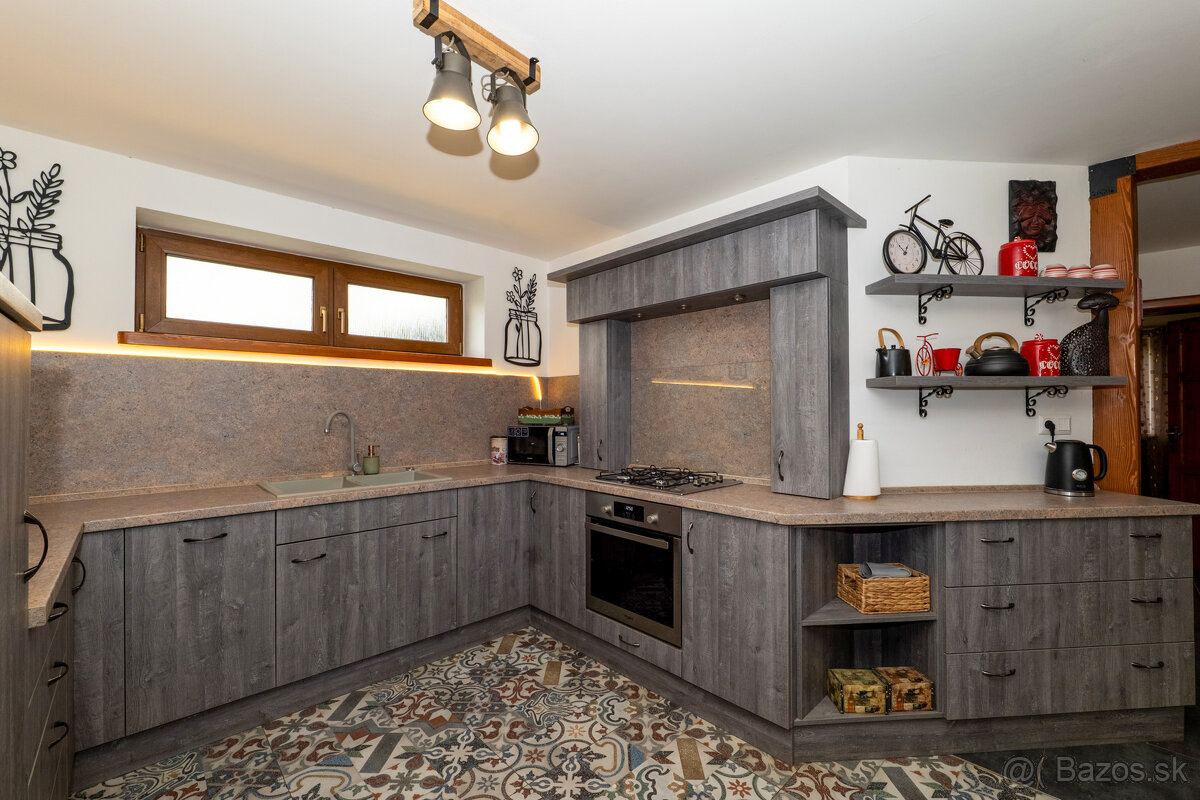 Zrekonštruovaný dom s bazénom a veľkým pozemkom | Podlipníky - 5