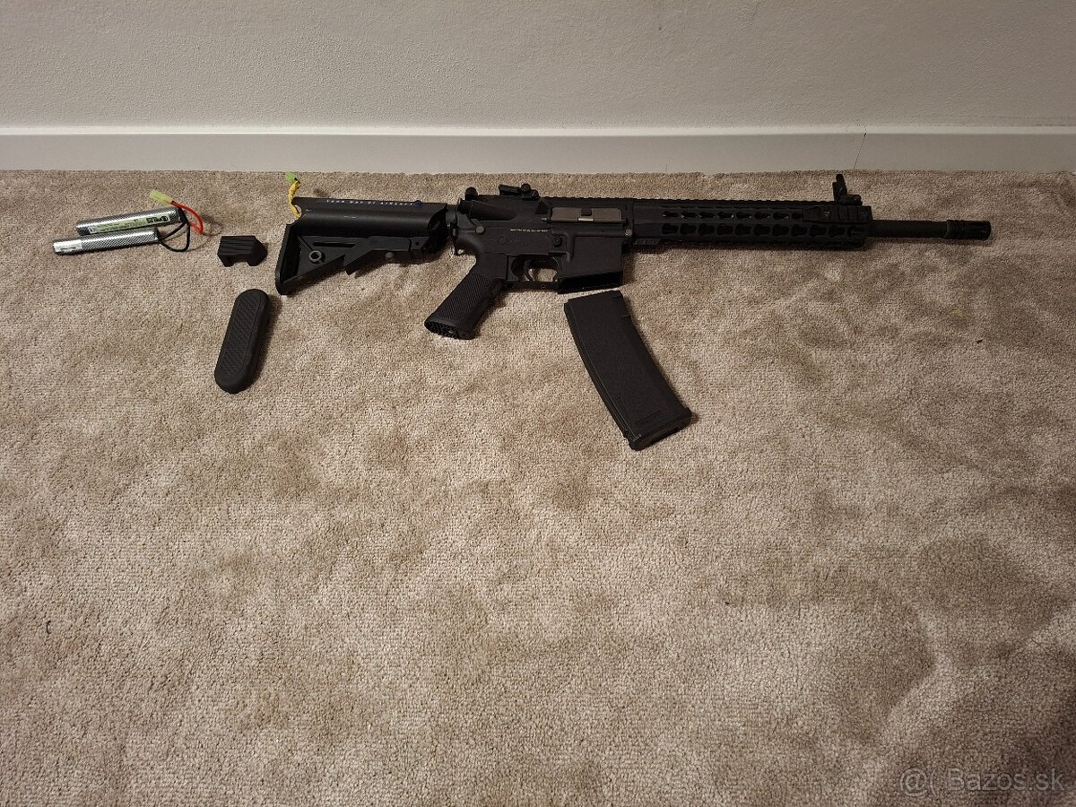 Predám airsoft elektrickú zbraň m4 - 5