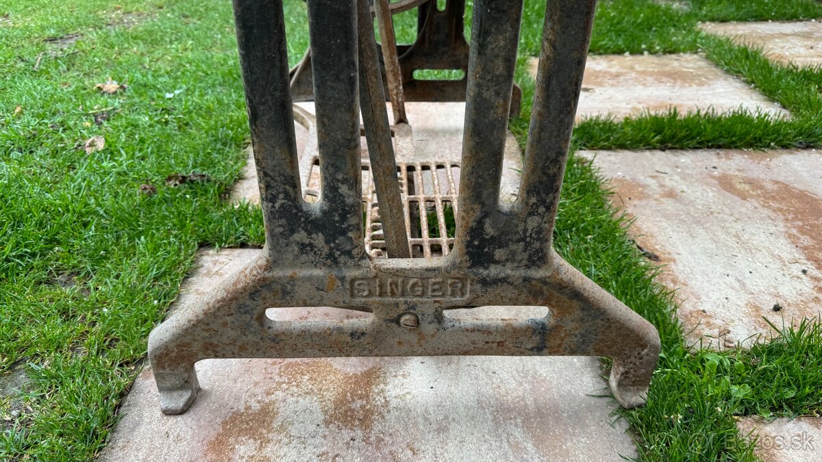 Predám starožitný šijací stroj Singer (r. 1936) - 5