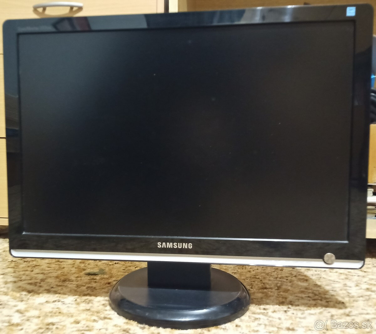 20/22" LCD monitory - 5