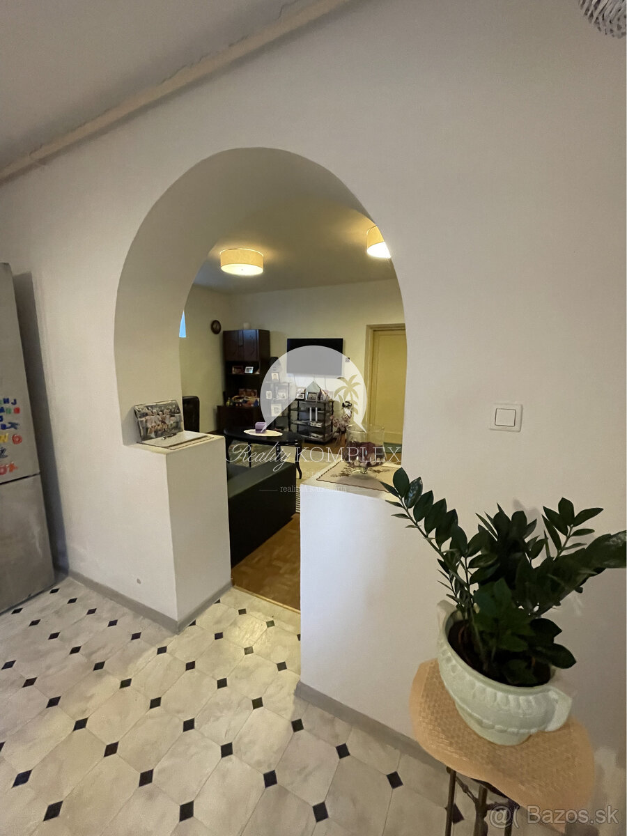 Reality KOMPLEX s.r.o. Vám ponúka rodinný dom s veľkým pozem - 5