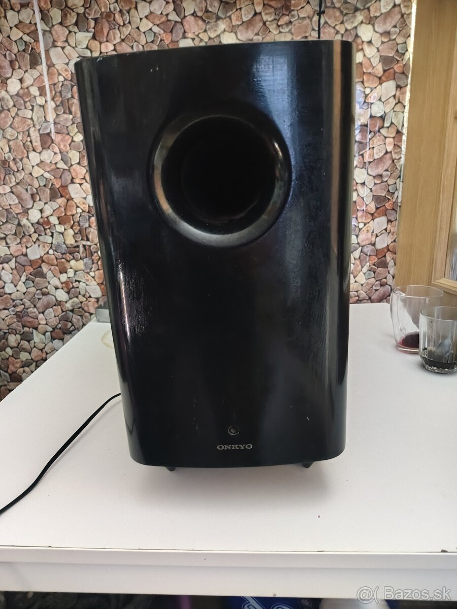 Predám Onkyo Subwoofer - 5