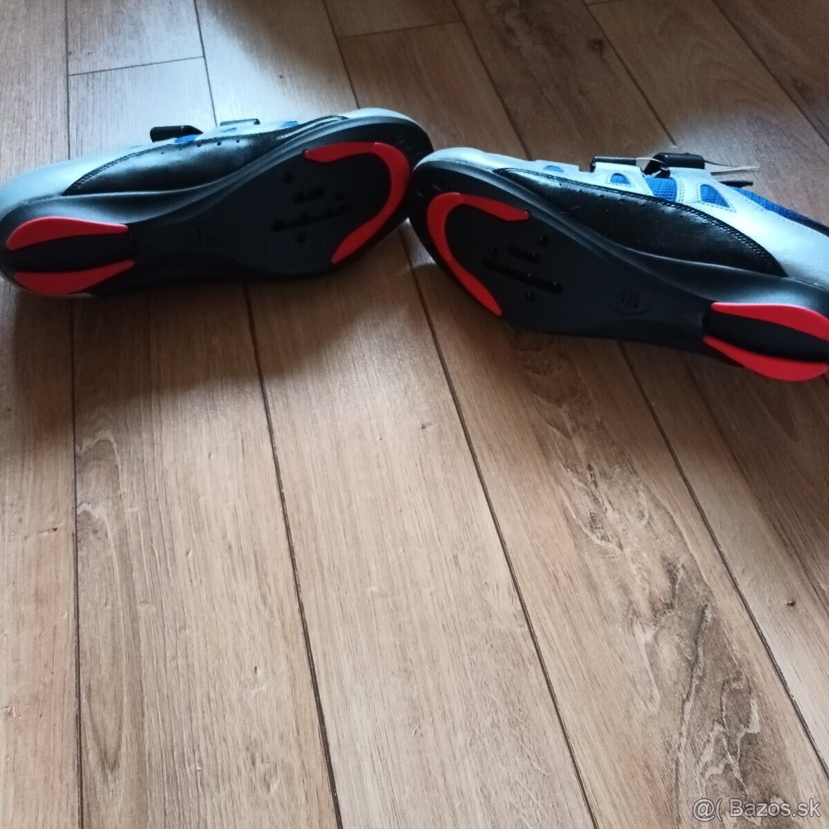 Predám cyklistické tretry, nove. Veľkosť 44..Vnutorna dlzka - 5