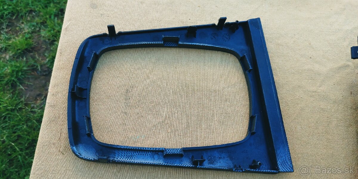 Škoda Octavia 1 RS rámik okolo rádia a popolník - 5