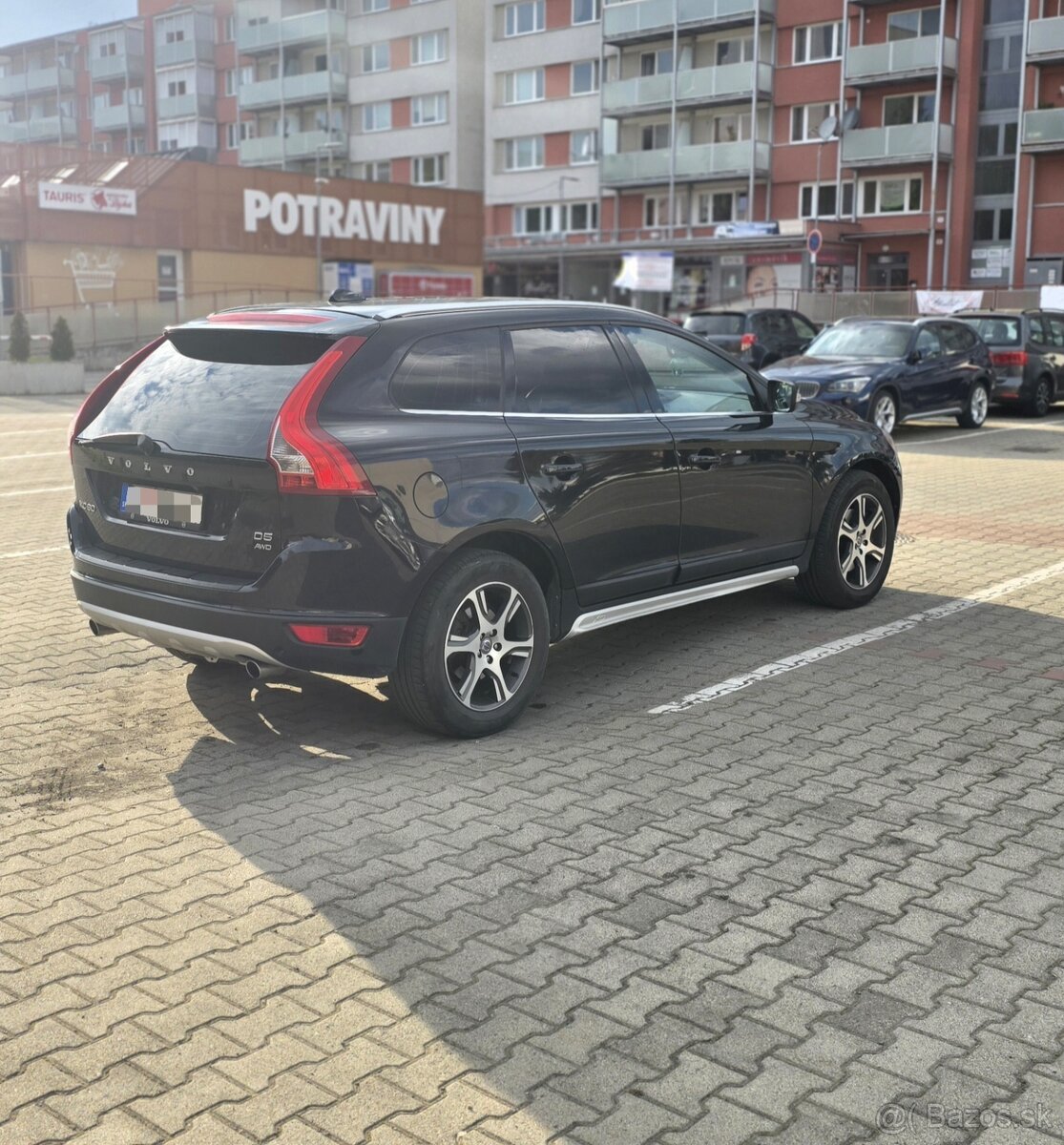 Volvo xc60 2,4D D5 151kw 4x4 - 5